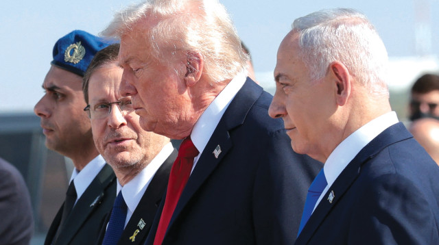 בנימין נתניהו, דונלד טראמפ ויצחק הרצוג, 13.10.25 (צילום: רויטרס)