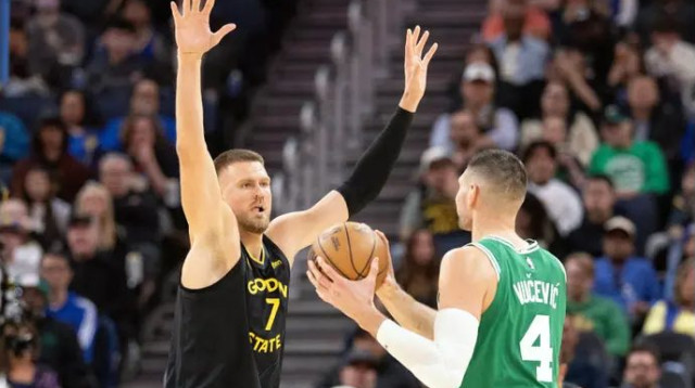 בכורה לפורזינגיס, אך בוסטון חגגה על גולדן סטייט (צילום: רויטרס)