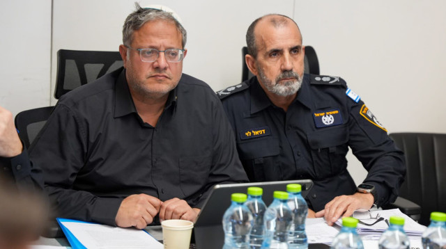 איתמר בן גביר ודני לוי בהערכת מצב בהר הבית (צילום: דוברות המשטרה)