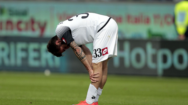 רנזטי עם ראש כפוף. צ'זנה ירדה (צילום: צילום: Gettyimages)