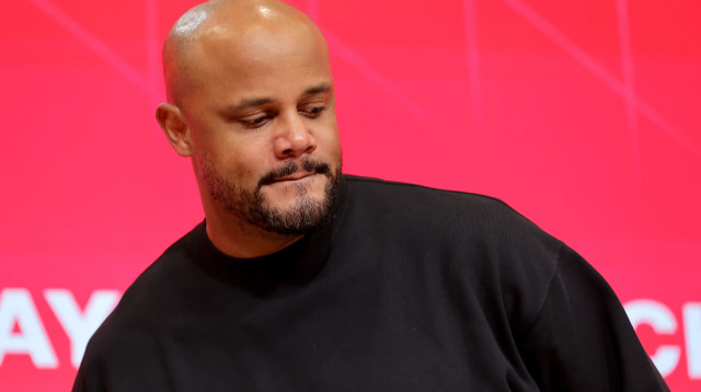 וינסנט קומפני מאמן באיירן מינכן במסיבת עיתונאים (צילום: GettyImages, Marcel Engelbrecht - firo sportphoto)