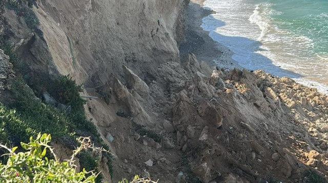 המצוק שקרס בחוף סידני עלי (צילום: אסף ניסנבוים רשות הטבע והגנים)