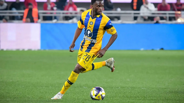 איסוף סיסוקו שחקן מכבי תל אביב (צילום: אריאל שלום)