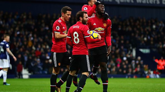 שחקני יונייטד חוגגים בעונת 2017/18 (צילום: Chris Brunskill Ltd)