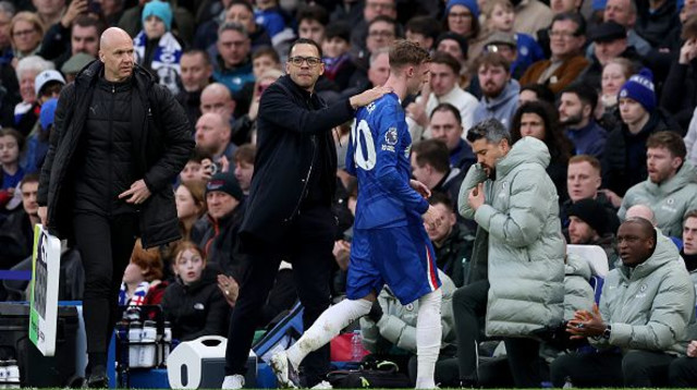 מאמן צ'לסי, ליאם רוזניור, עם קול פאלמר (צילום: Gettyimages)