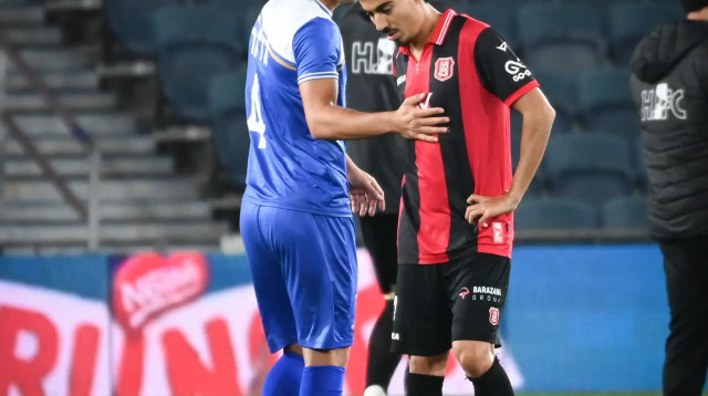 מתן חוזז מאוכזב אחרי ההפסד של הפועל ירושלים לקרית שמונה (צילום: ברני ארדוב)