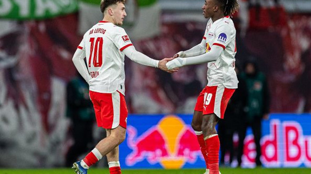 דיומנדה חוגג עם גרודה (צילום: Gettyimages)