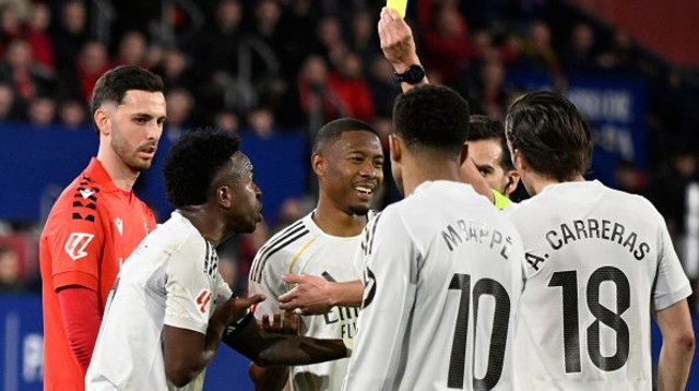 שחקני ריאל מדריד מתלוננים בפני השופט (צילום: GettyImages)