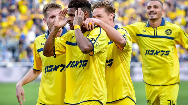 שחקני מכבי תל אביב, הליו וארלה, איתמר נוי, אמיר סהיטי (צילום: אריאל שלום)