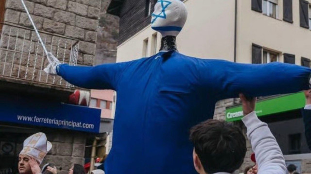 הבובה שנתלתה ונשרפה באנדורה (צילום: שימוש לפי סעיף 27א')