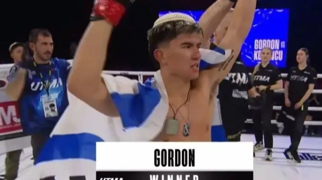 לוחם האגרוף התאילנדי והקיקבוקסינג, אהבת השם גורדון, ניצח את יריבו הטורקי (צילום: צילום מסך, .)
