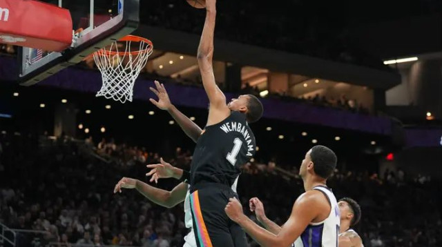 וומבניאמה מתעופף (צילום: רויטרס)