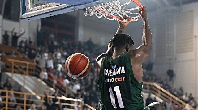 נייג'ל הייז דייויס, שחקן פנאתינייקוס (צילום: אתר רשמי, paobc)