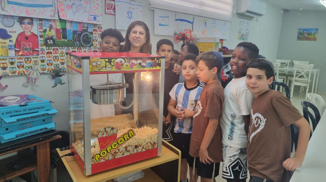 פופקורן ופיצה במועדונית (צילום: באדיבות אגודת ניצן)