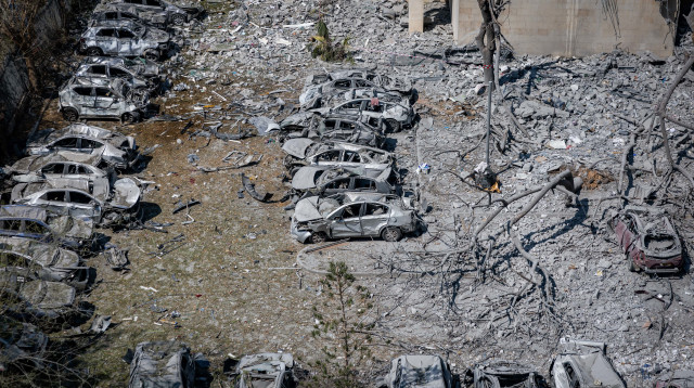 זירת ההרס בבאר שבע לאחר פגיעת הטיל מאיראן  (צילום: יונתן זינדל פלאש 90)