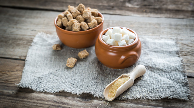 סוכר לבן וסוכר חום (צילום: אינגאימג')