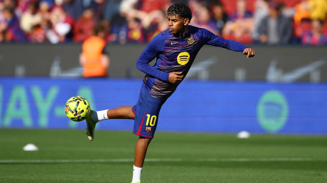 לאמין ימאל שחקן ברצלונה בחימום (צילום: רויטרס)