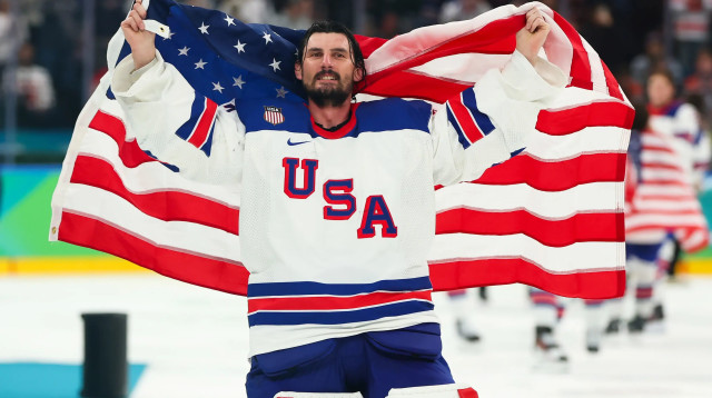 שחקן נבחרת ההוקי של ארה"ב (צילום: GettyImages, Gregory Shamus)