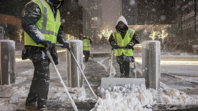 שלג בניו יורק (צילום: REUTERS/Jeenah Moon)