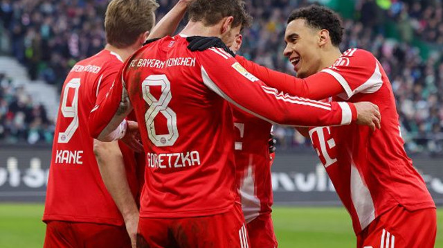 שחקני באיירן מינכן חוגגים (צילום: Jürgen Fromme - firo sportphoto)