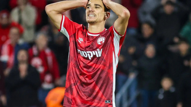 דן ביטון שחקן הפועל באר שבע מאוכזב (צילום: קובי אליהו)