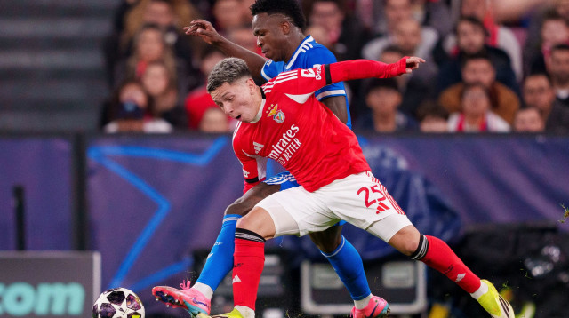 שחקן בנפיקה, ג'אנלוקה פרסטיאני, ליד שחקן ריאל מדריד ויניסיוס (צילום: GettyImages, Soccrates Images)