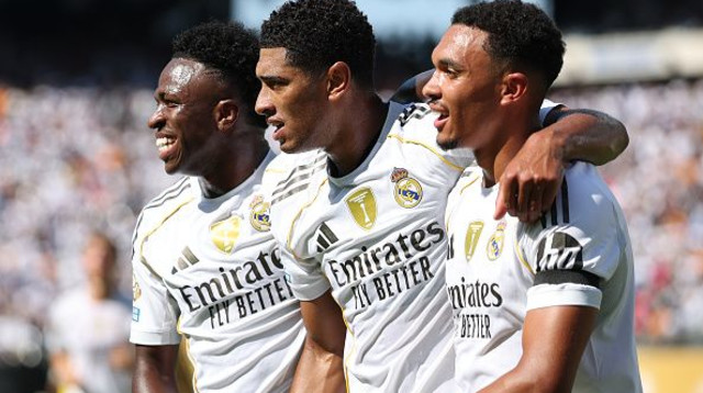 אלכסנדר ארנולד, בלינגהאם ווויניסיוס (צילום: Francois Nel)