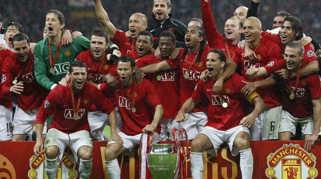 שחקני מנצ'סטר יונייטד חוגגים זכייה בליגת האלופות ב-2008 (צילום: ADRIAN DENNIS)