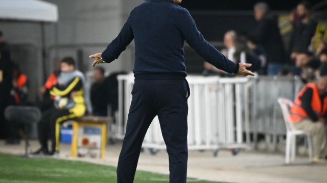 רוני לוי מאמן מכבי נתניה (צילום: ברני ארדוב)