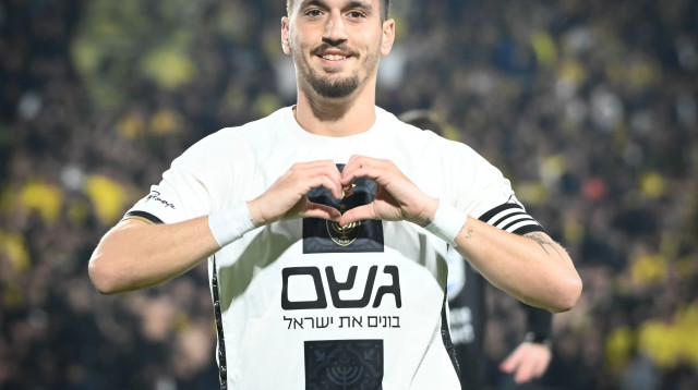 ירדן שועה שחקן בית"ר ירושלים חוגג שער (צילום: ברני ארדוב)