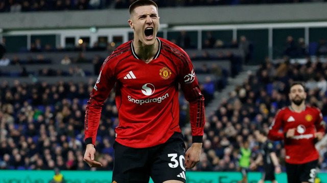 שחקן מנצ'סטר יונייטד בנימין ששקו (צילום: רויטרס)