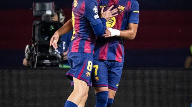 פראן טורס ופדרי חוגגים במדי ברצלונה (צילום: Sports Press Photo)