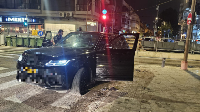 הרכב בו אותר תושב פתח תקווה (צילום: דוברות המשטרה)