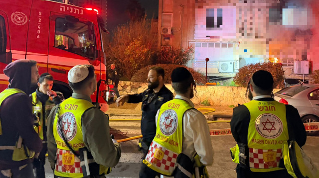 זירת השריפה בנתניה (צילום: תיעוד מבצעי מד"א)