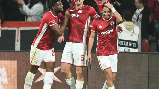 שחקני הפועל באר שבע (צילום: ברני ארדוב)