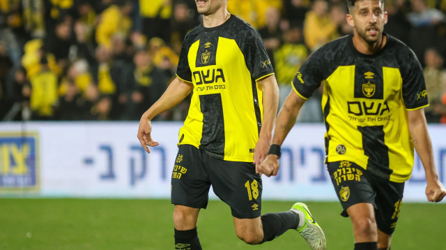 גריגורי מורוזוב שחקן בית"ר ירושלים חוגג (צילום: קובי אליהו)