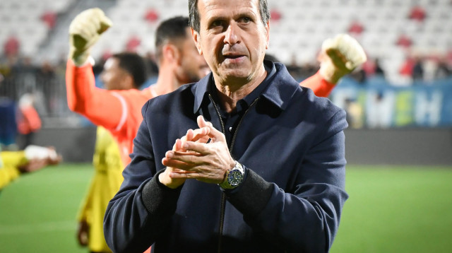 רוני לוי מאמן מכבי נתניה (צילום: ברני ארדוב)