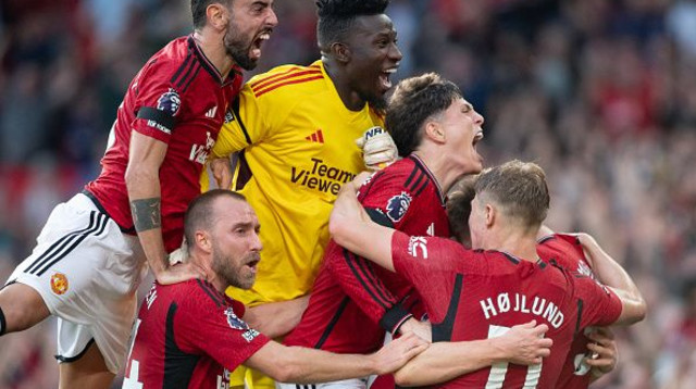 שחקני מנצ'סטר יונייטד חוגגים (צילום: Visionhaus)