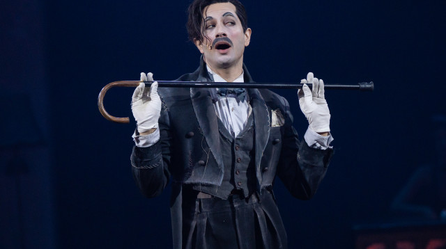 רן דנקר, קברט בקאמרי (צילום: משה צ'יטיאת)