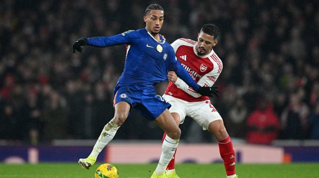וויליאם סאליבה של ארסנל מול ז'ואאו פדרו של צ'לסי (צילום: Clive Mason)