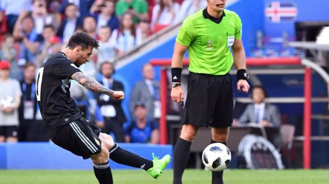 מסי מחמיץ את הפנדל מול איסלנד (צילום: GettyImages, MLADEN ANTONOV/AFP)