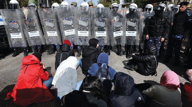 שוטרים פלסטינים הפגנה רמאללה 2024 (צילום: רויטרס)