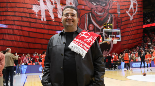 הבעלים של הפועל תל אביב, עופר ינאי (צילום: דני מרון)