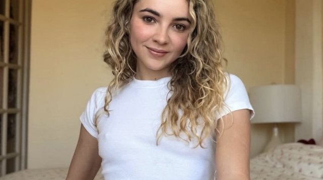 קיבלה כ-480 שקל כדי לדרוך על לחם (צילום: צילום מסך)