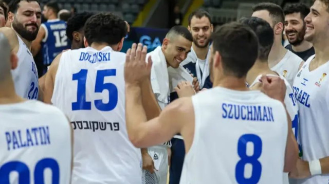 שחקני נבחרת ישראל, ים מדר באמצע (צילום: אתר רשמי, אתר פיב"א)