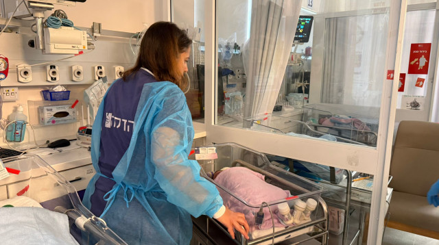 הורדת פגים למרחב המוגן בהדסה (צילום: דוברות הדסה)