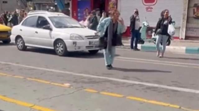 שמחה ברחובות טהרן אחרי המתקפה האמריקאית (צילום: צילום מסך טוויטר)