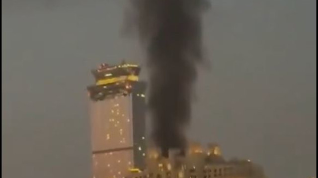 פגיעת המלון בדובאי (צילום: רשתות ערביות)