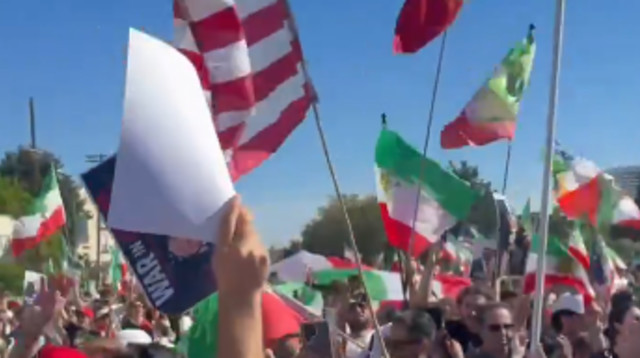 חוגגים את חיסול חמינאי בלוס אנג'לס (צילום: צילום מסך רשת X)