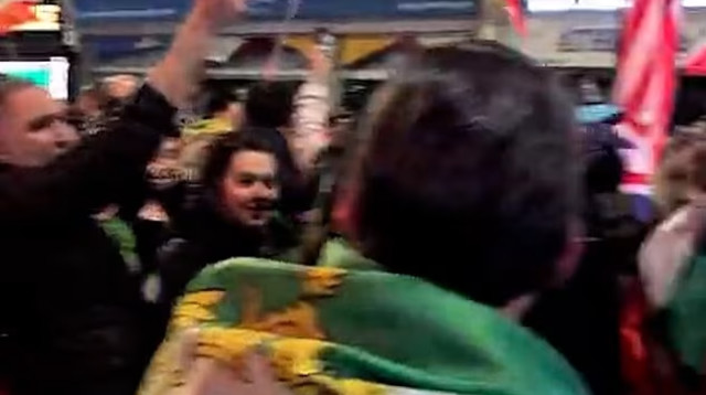 חגיגות בלונדון בעקבות חיסול חמינאי (צילום: צילום מסך: דיילי מייל)